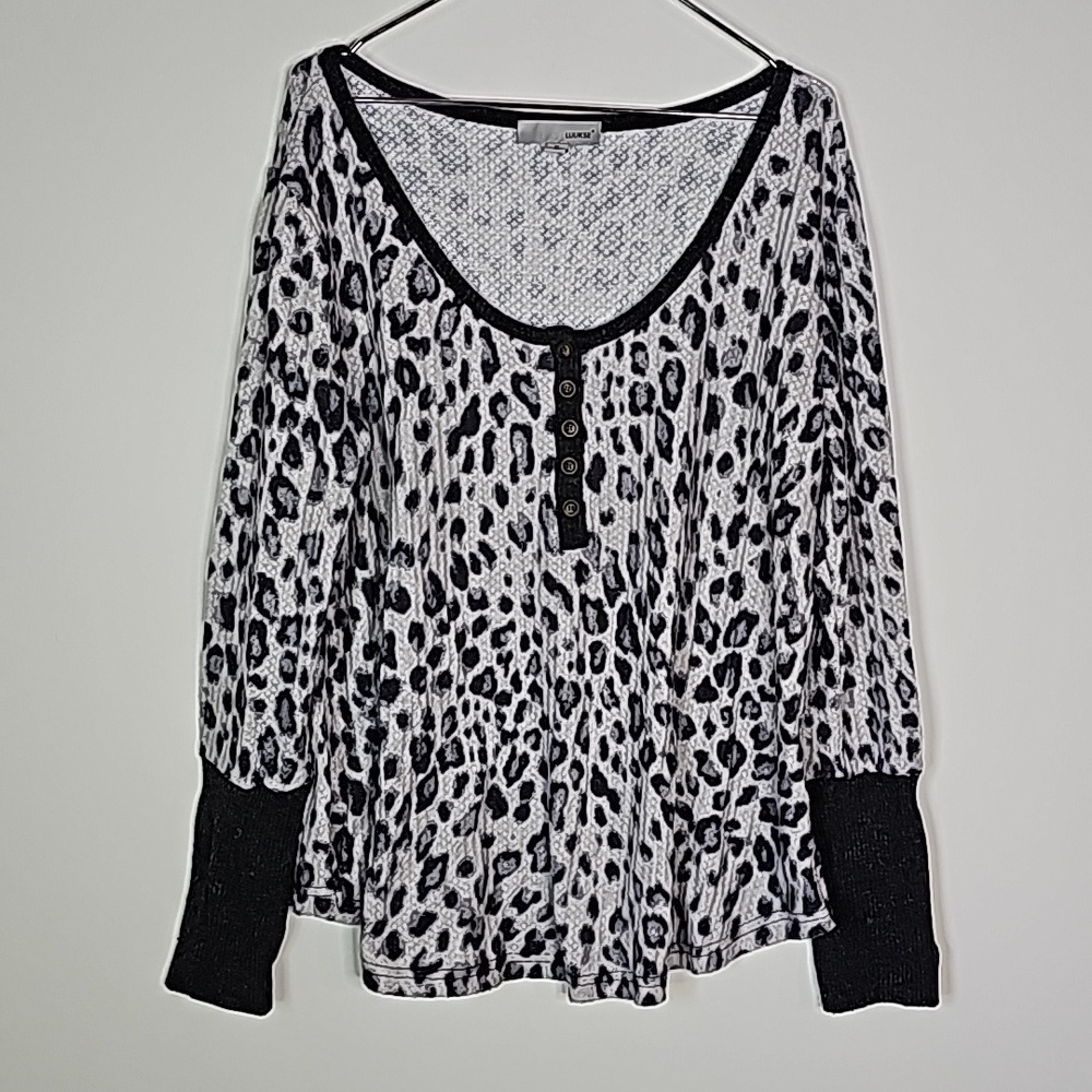 Luukse XL black and gray leopard print sweater